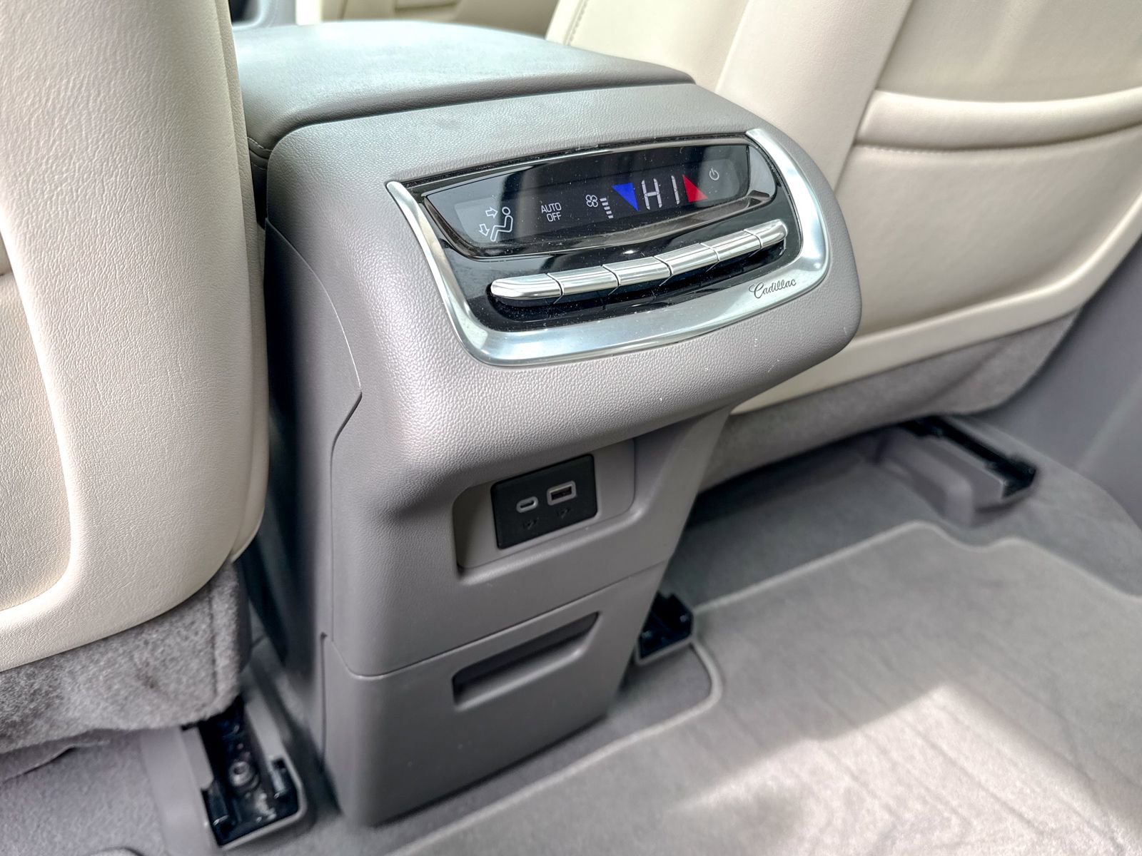 Certified 2022 Cadillac XT6 Premium Luxury image 37