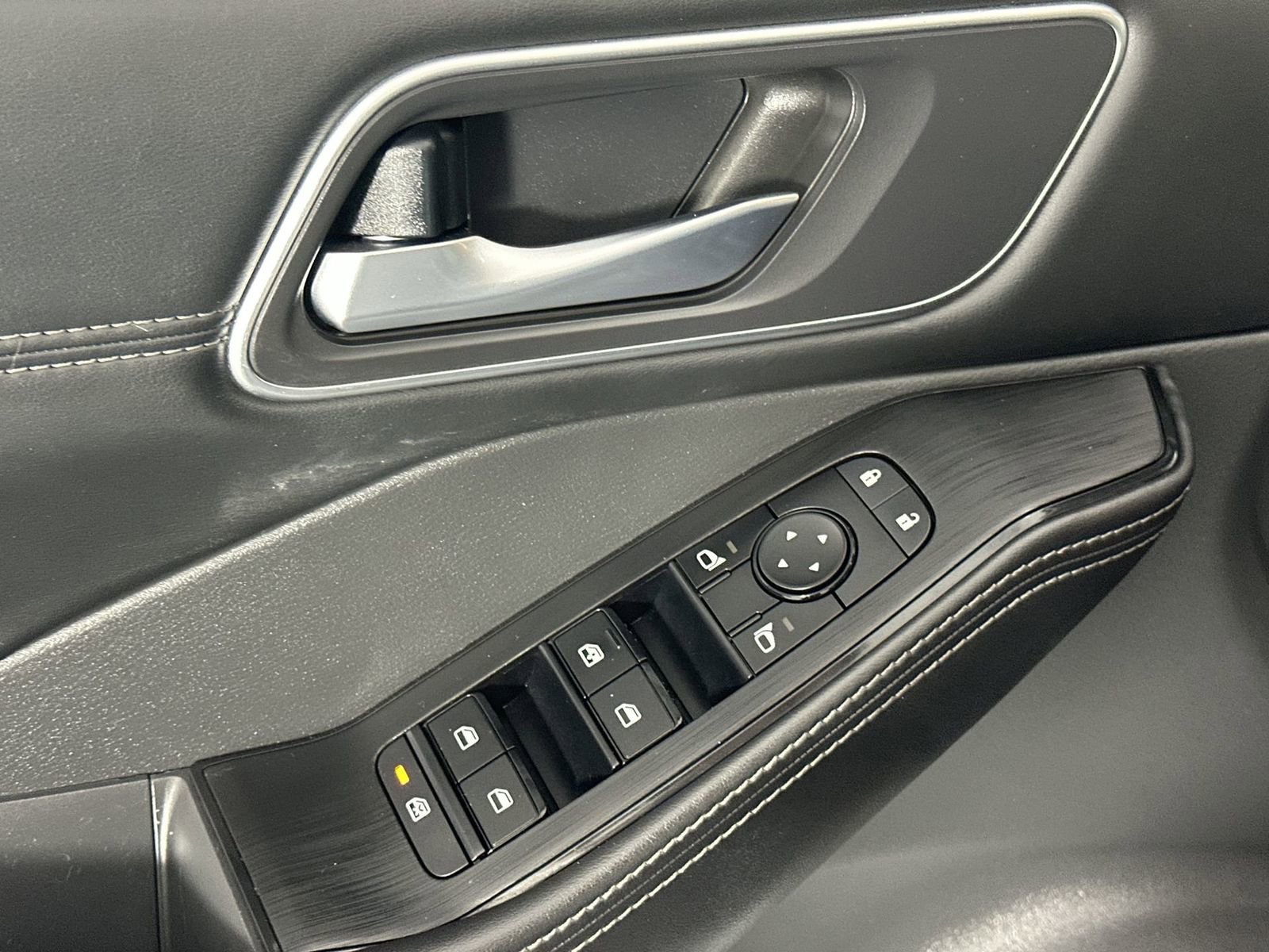 Used 2021 Nissan Rogue SV w/ Premium Package image 13