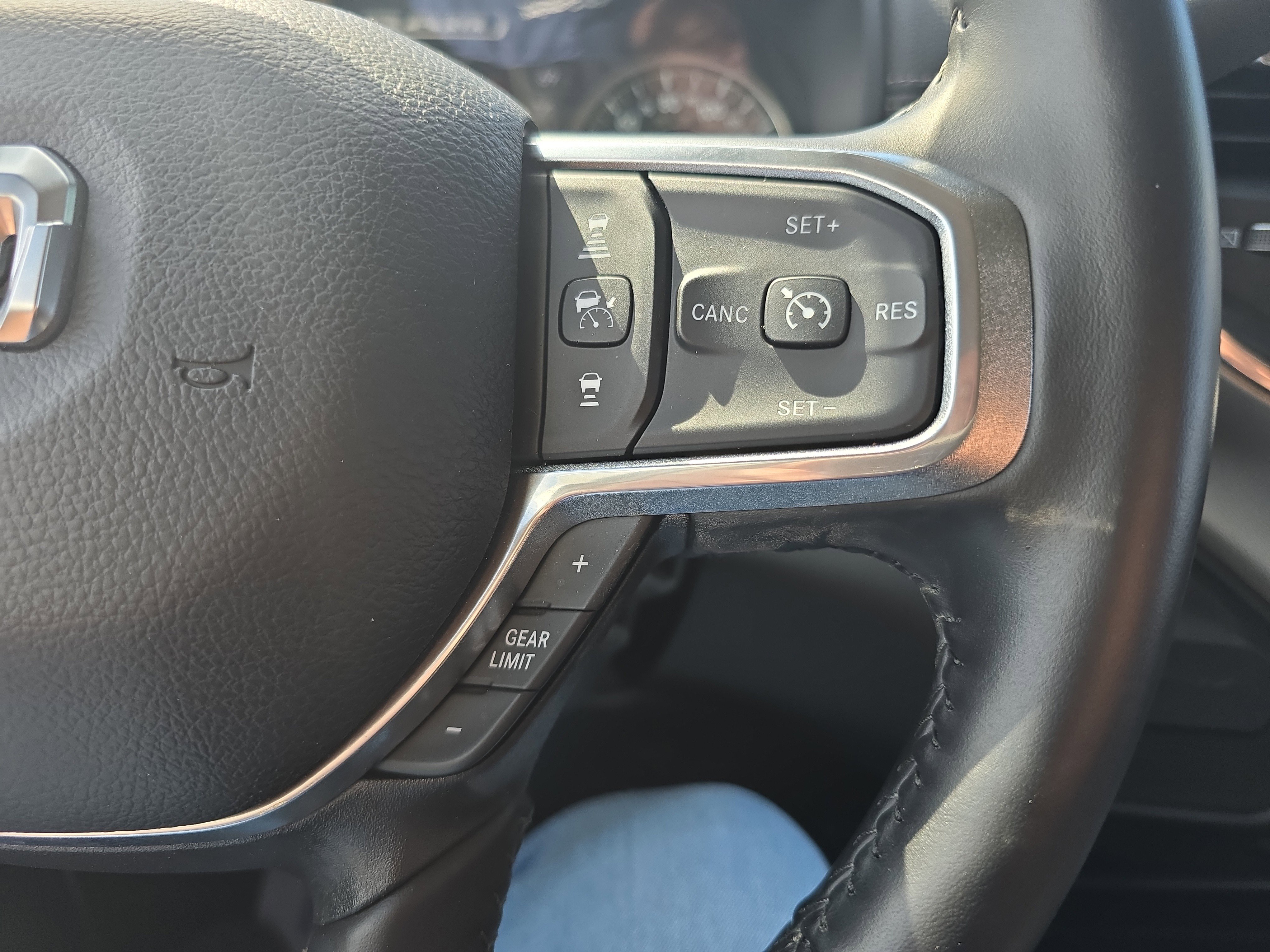 Used 2024 RAM 2500 Laramie w/ Safety Group AWD/4WD image 23