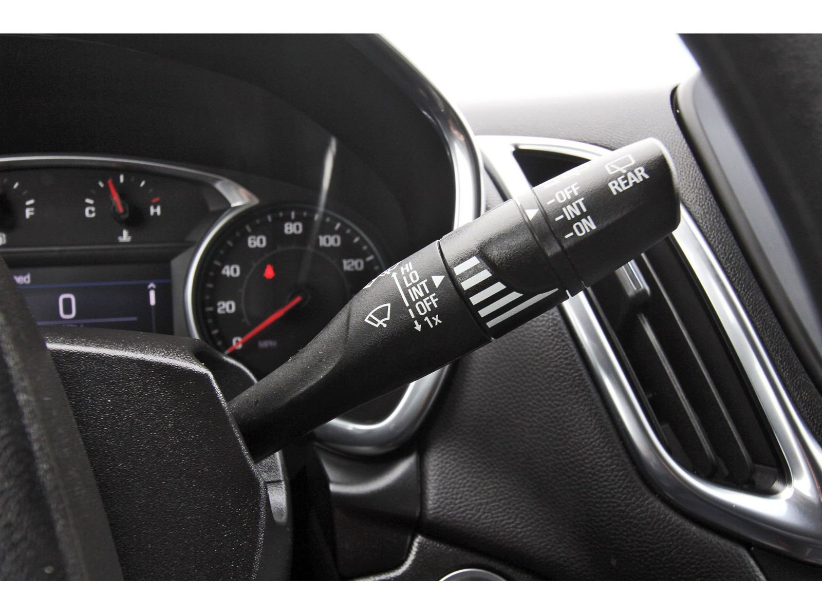 Used 2021 Chevrolet Equinox LT image 21