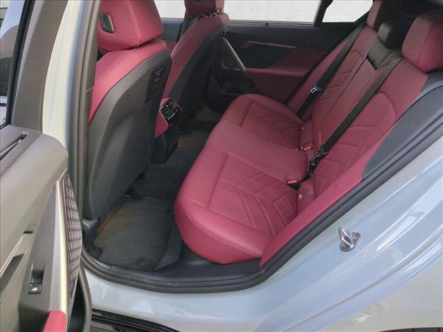 Used 2024 BMW i5 eDrive40i w/ Executive Package RWD image 22