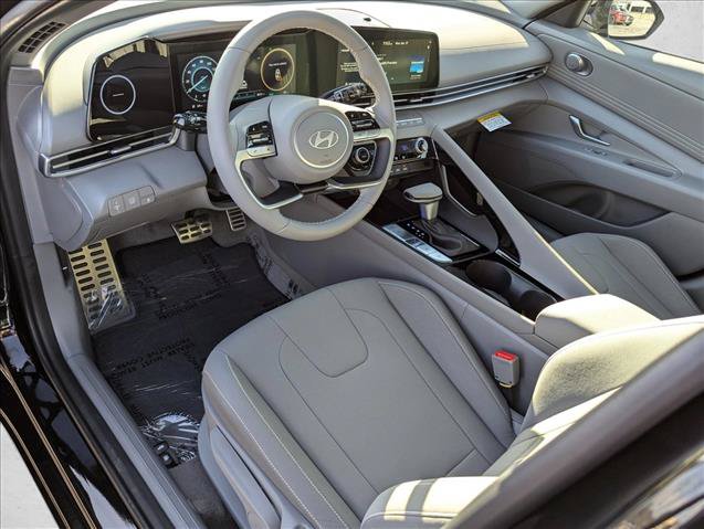Certified 2025 Hyundai Elantra SEL FWD image 3