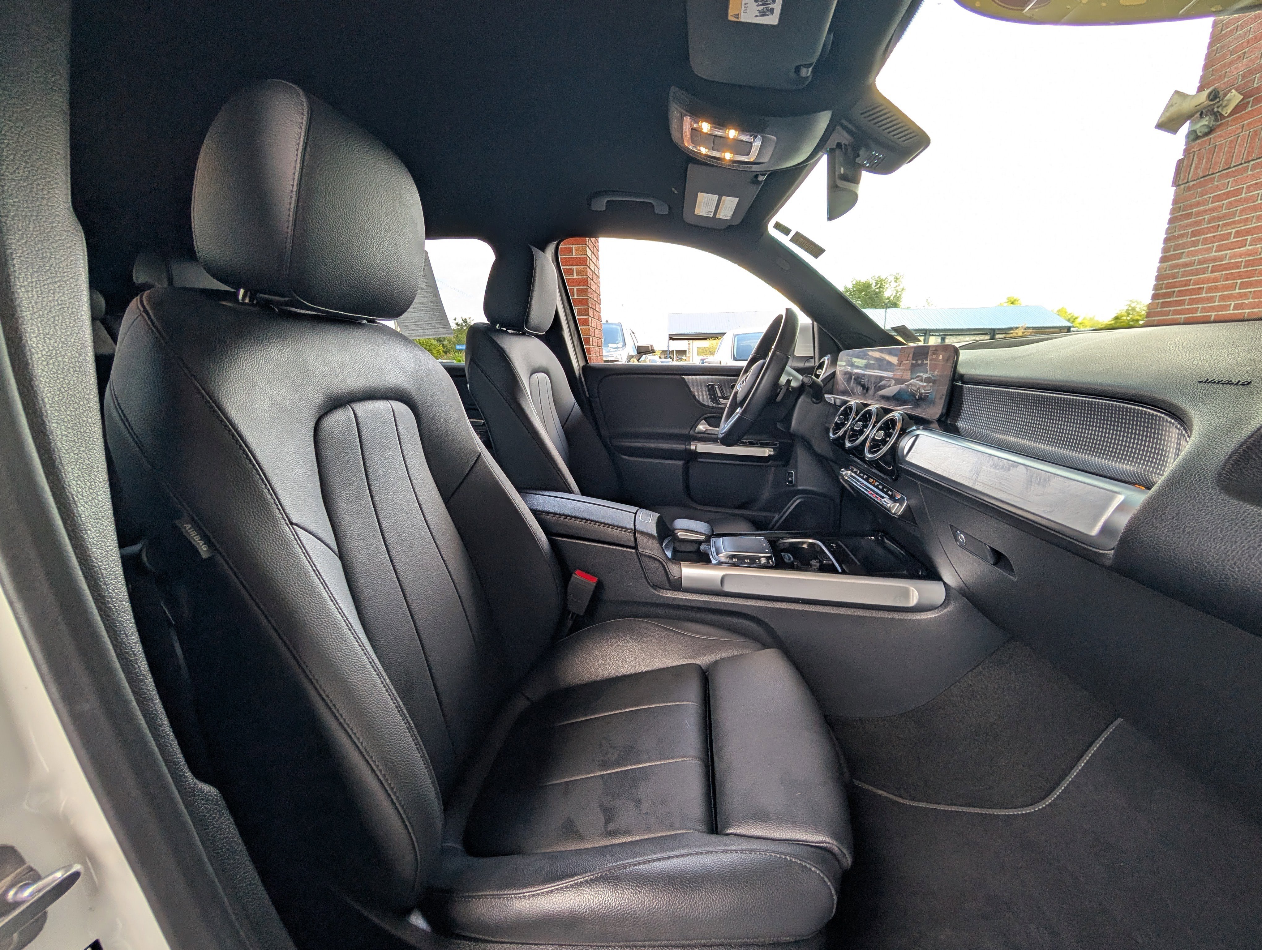 Used 2023 Mercedes-Benz GLB 250 4MATIC image 43