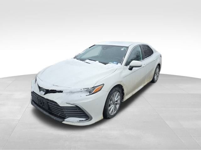 Used 2021 Toyota Camry LE image 10