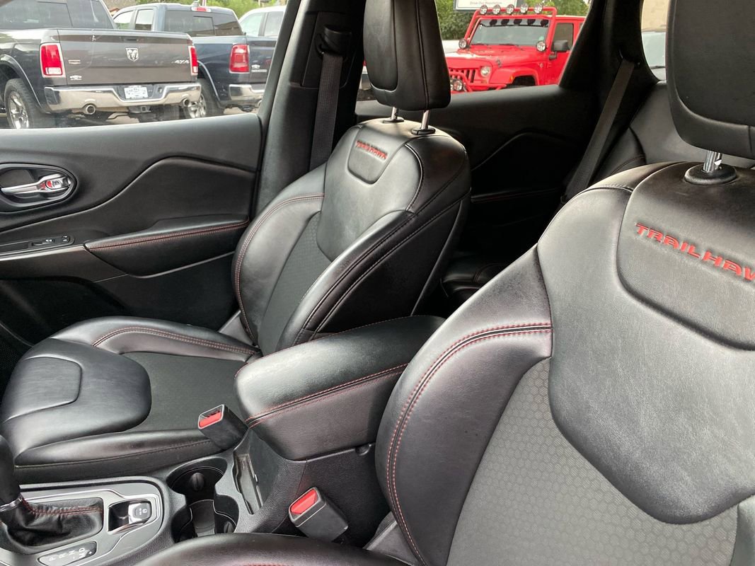 Used 2019 Jeep Cherokee Trailhawk w/ Cold Weather Group AWD/4WD image 26