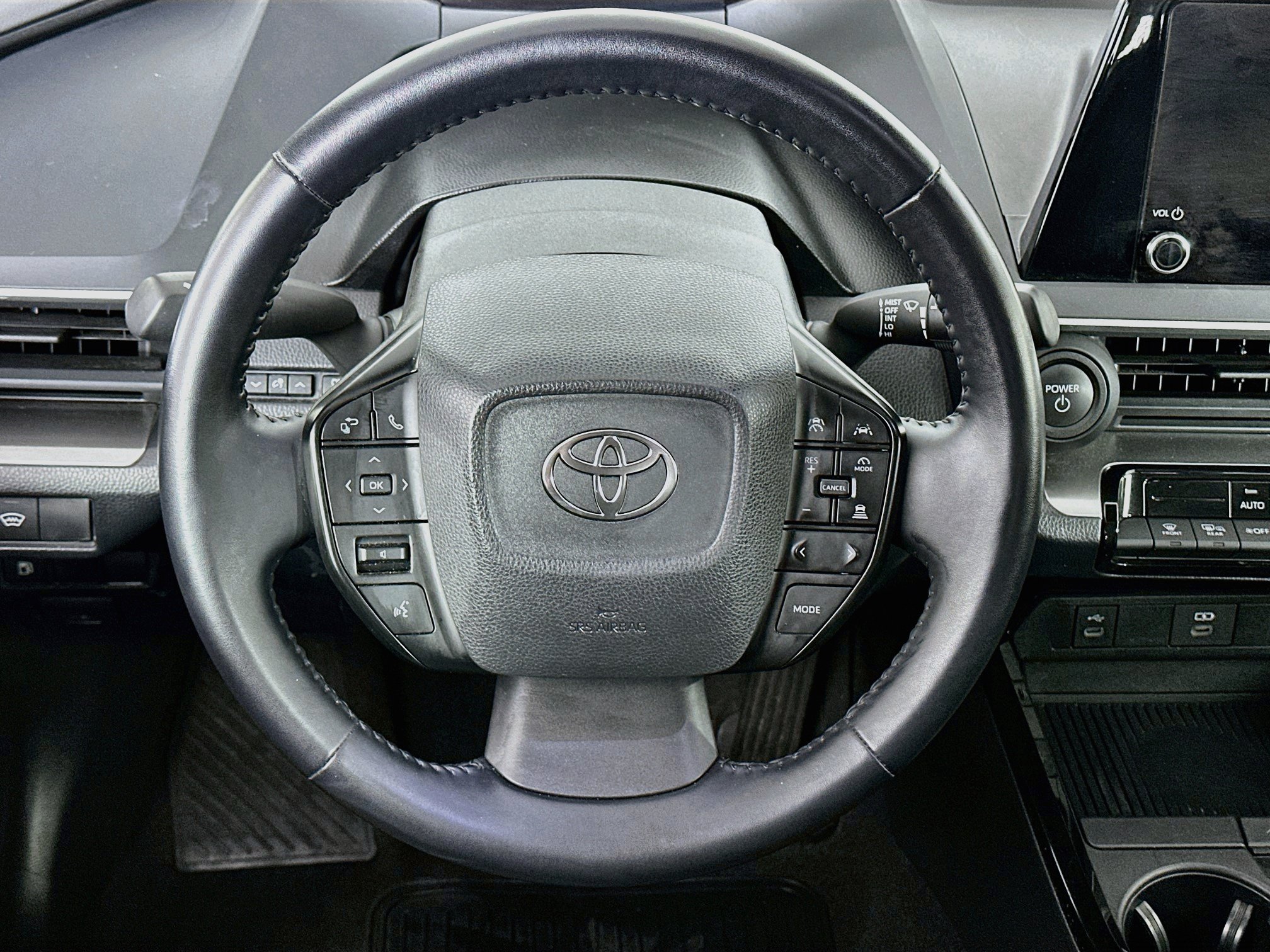 Used 2025 Toyota Prius LE FWD image 18