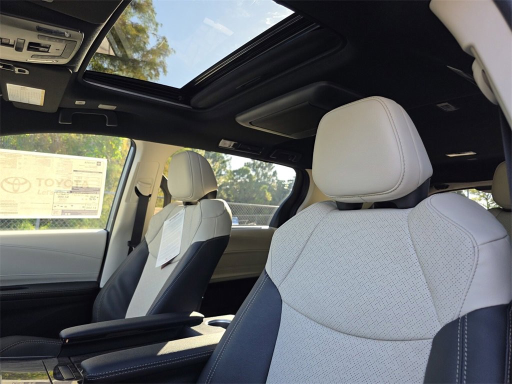 New 2025 Toyota Sienna Platinum image 25
