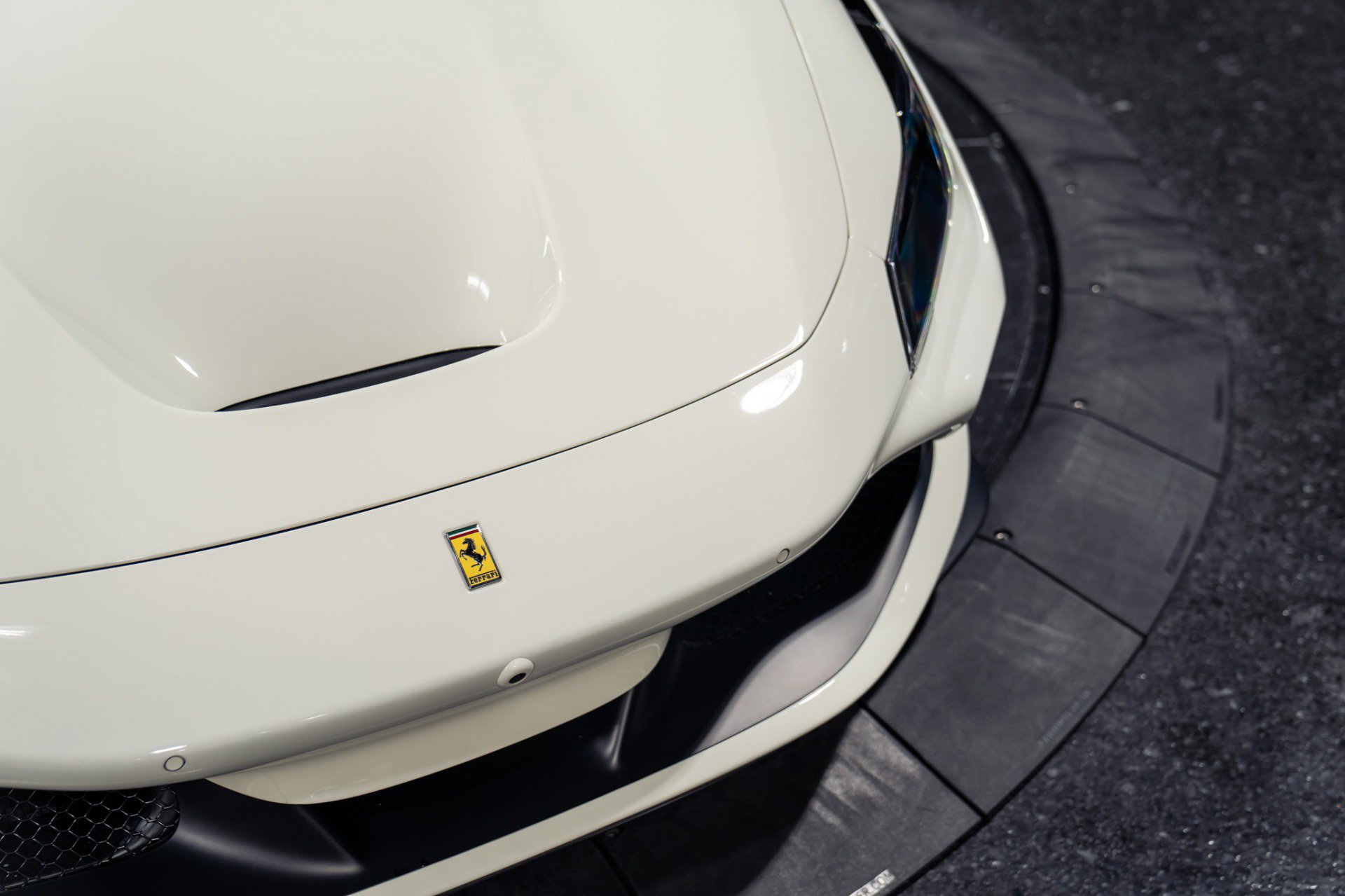 Used 2023 Ferrari F8 Tributo RWD image 18