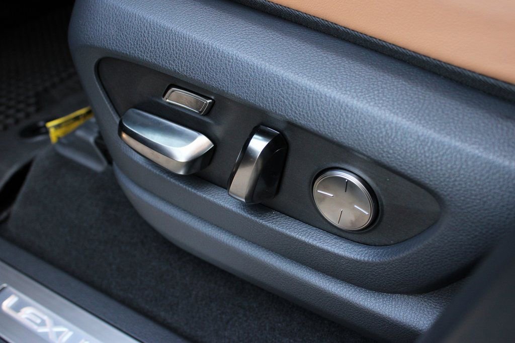 Used 2026 Lexus LX 700h Luxury w/ Accessory Package (Z1) image 32