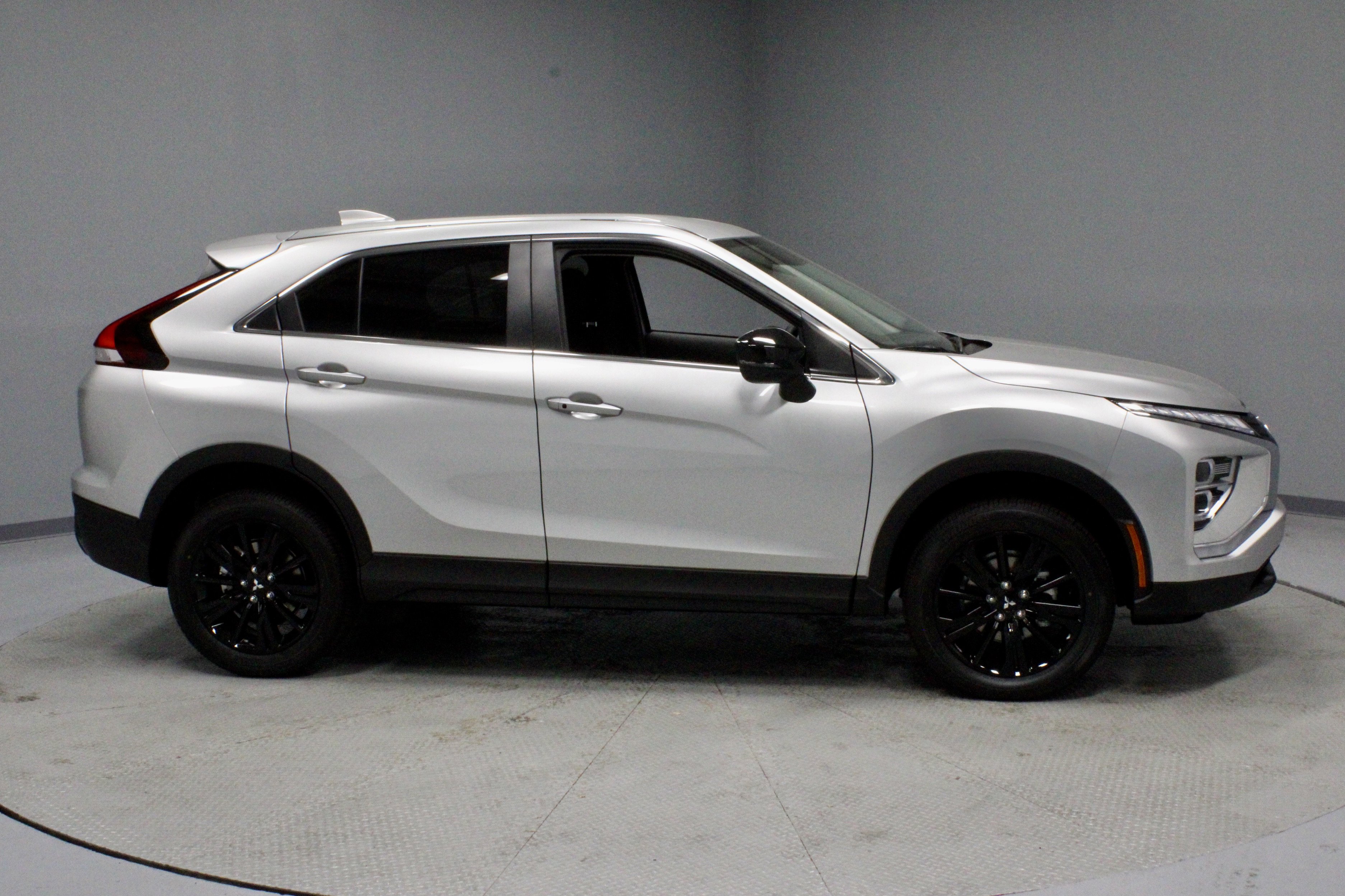 New 2025 Mitsubishi Eclipse Cross LE image 9