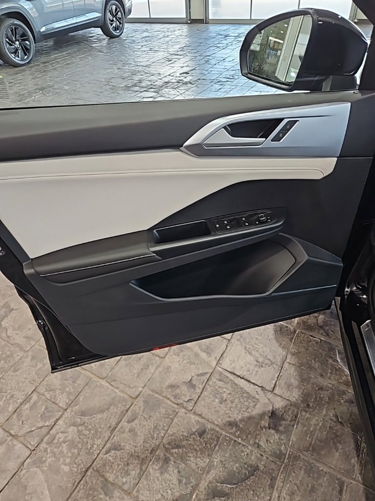 New 2026 Volkswagen Taos SE image 25