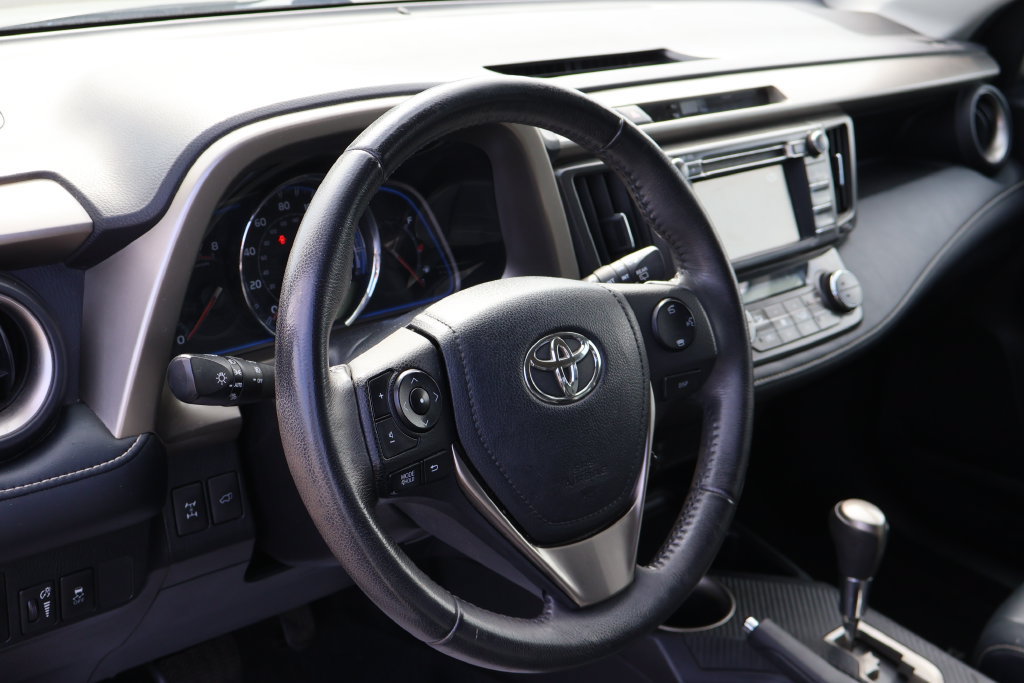 Used 2013 Toyota RAV4 Limited AWD/4WD image 31