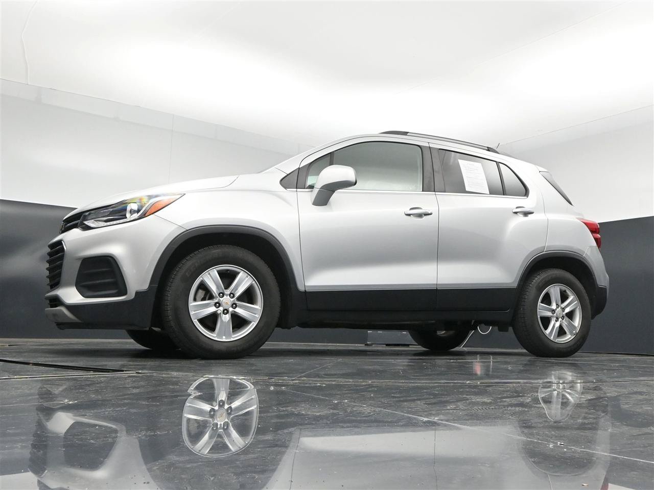 Used 2018 Chevrolet Trax LT w/ LT Convenience Package FWD image 27