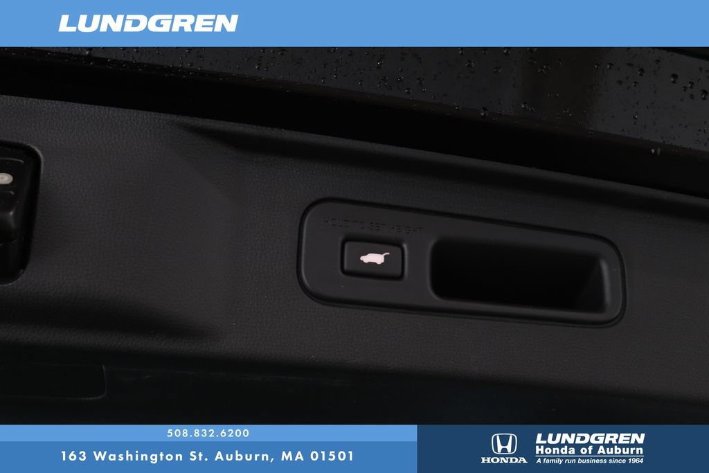 Used 2025 Honda Pilot TrailSport image 34