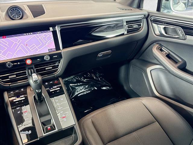 Certified 2026 Porsche Macan AWD/4WD image 19