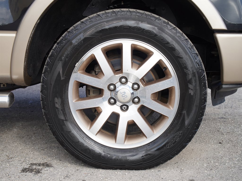 Used 2013 Ford F150 King Ranch w/ King Ranch Luxury Pkg image 37