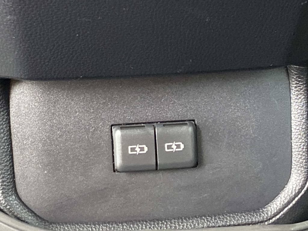 Used 2023 Toyota Highlander LE FWD image 22