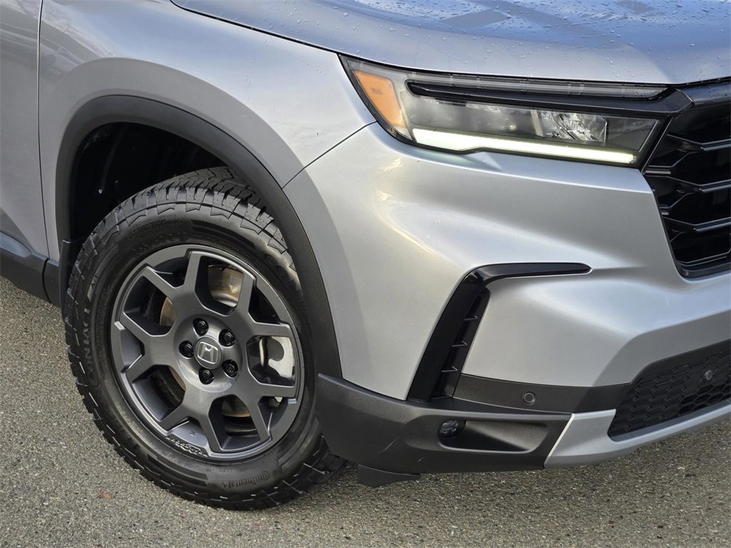 Used 2025 Honda Pilot TrailSport image 9