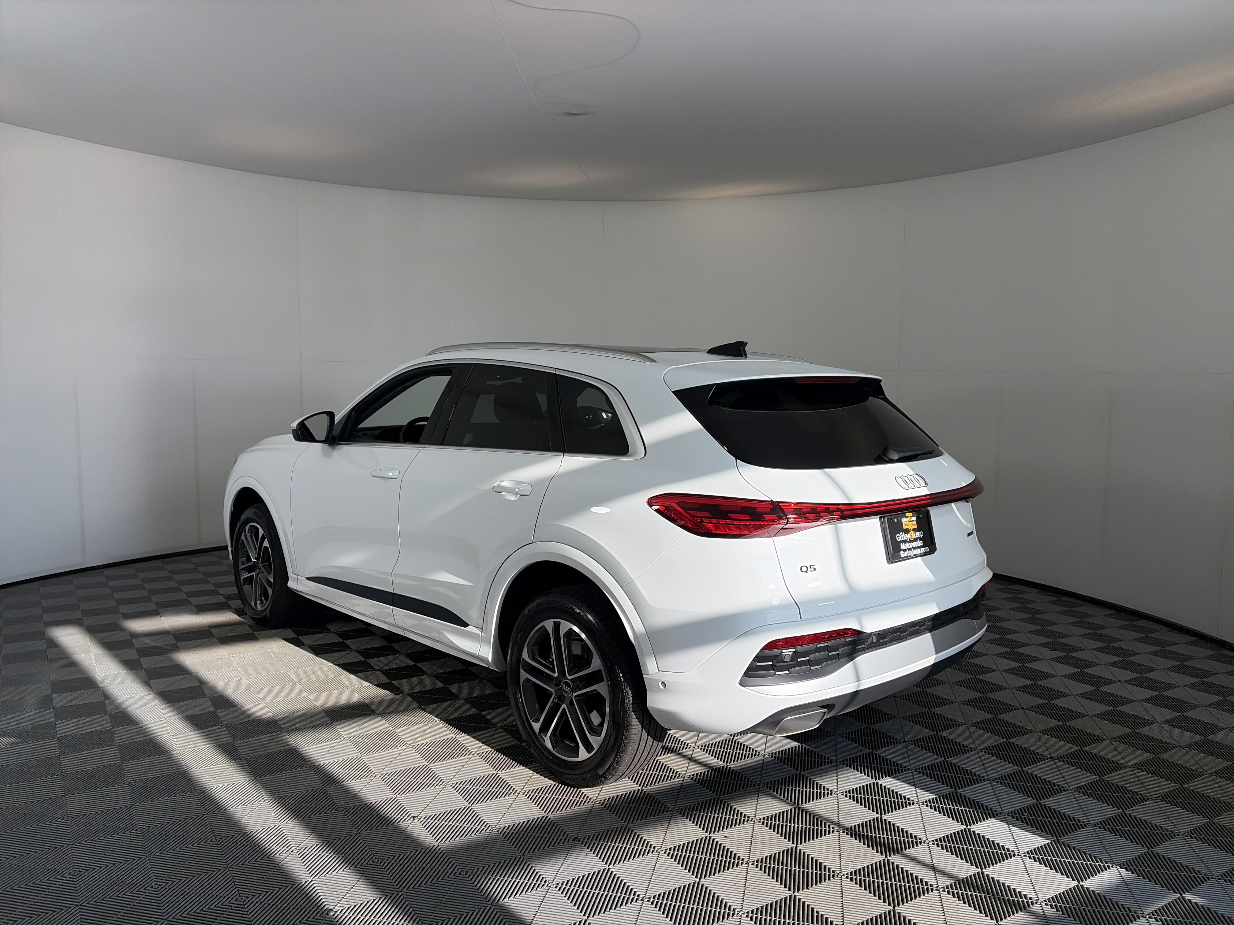 Used 2025 Audi Q5 Premium AWD/4WD image 8