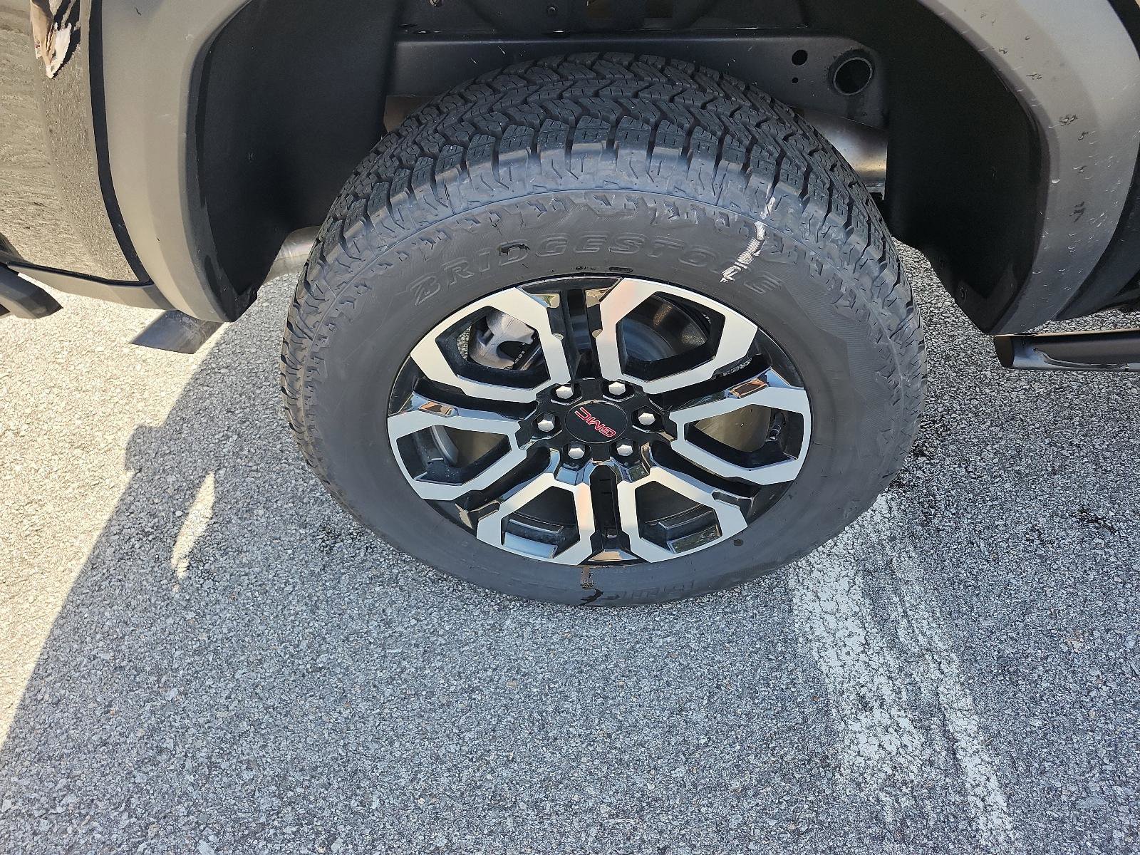 Used 2025 GMC Canyon AT4 w/ Nightfall Edition image 6