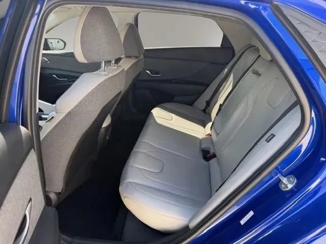 Used 2024 Hyundai Elantra Limited FWD image 11
