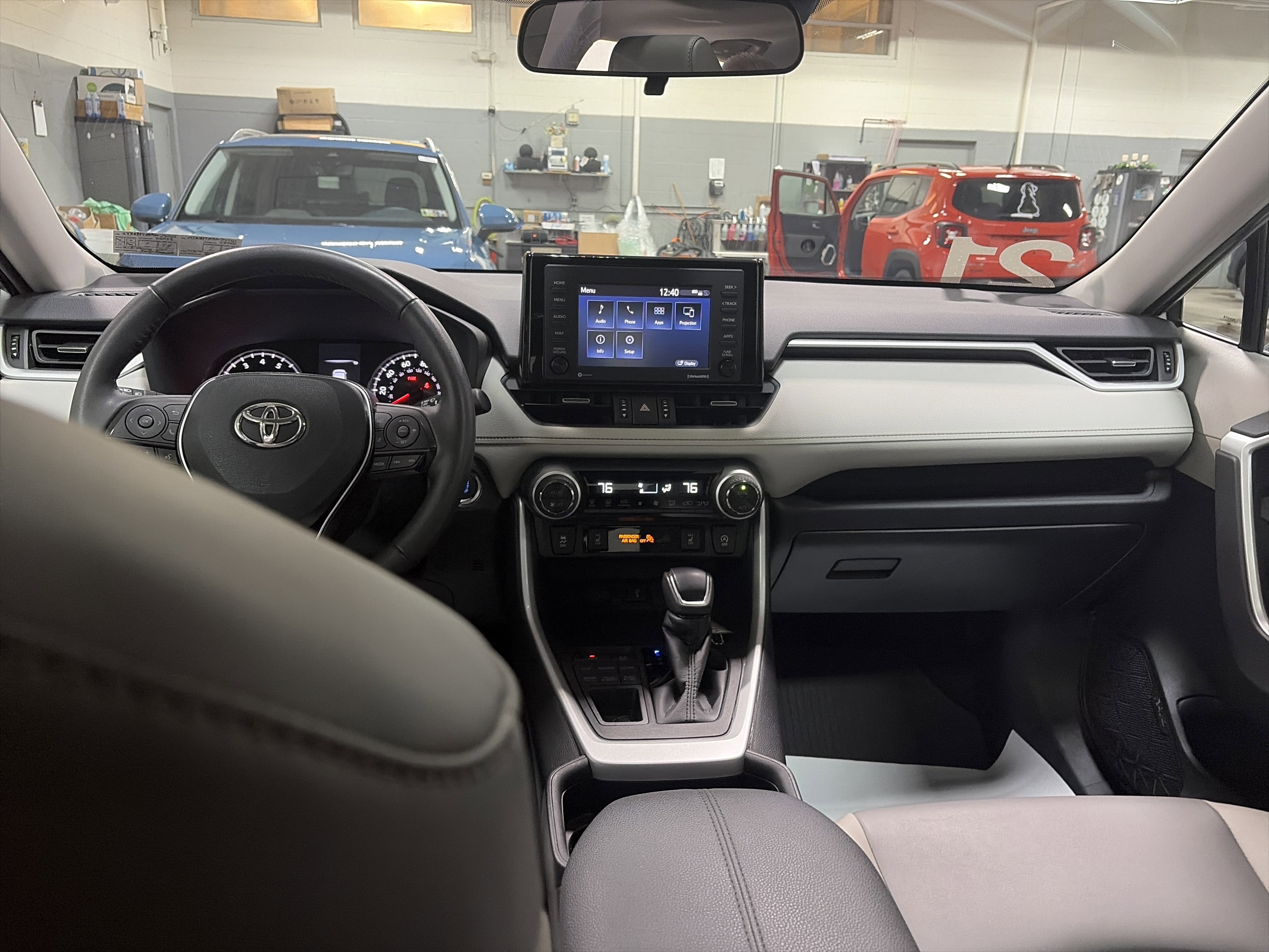 Used 2021 Toyota RAV4 XLE Premium image 28