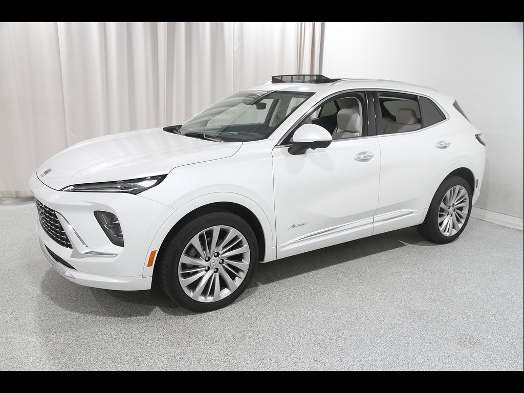 Certified 2025 Buick Envision Avenir AWD/4WD image 3