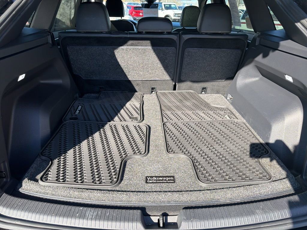 Used 2025 Volkswagen Atlas Cross Sport SEL R-Line image 38