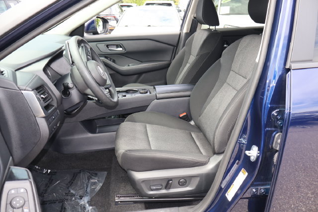 Used 2024 Nissan Rogue SV AWD/4WD image 13