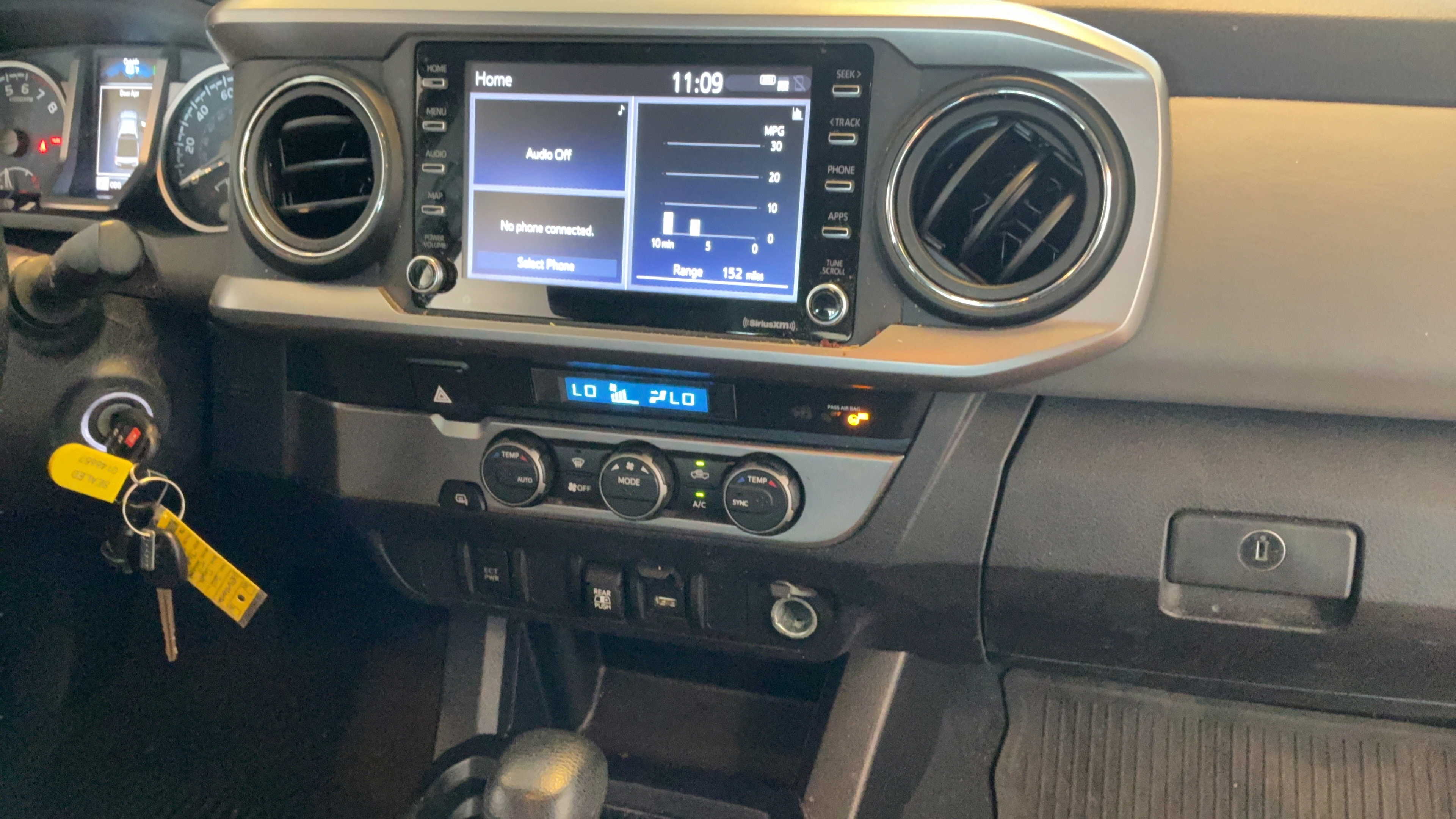 Used 2021 Toyota Tacoma SR5 RWD image 31