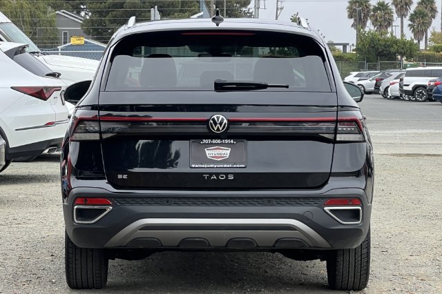 Used 2025 Volkswagen Taos SE FWD image 7
