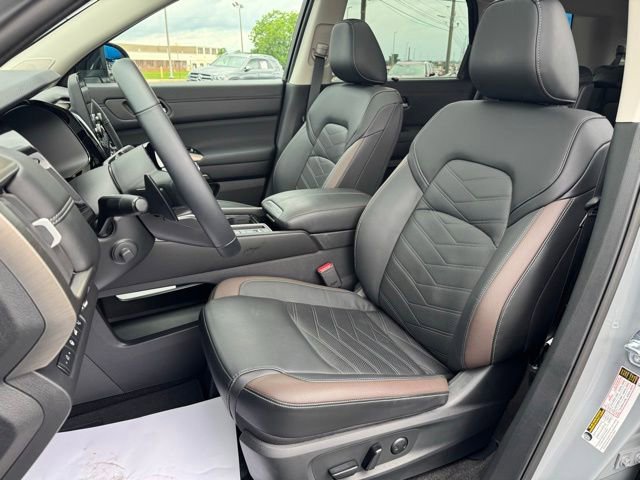 Used 2025 Nissan Pathfinder Platinum FWD image 23