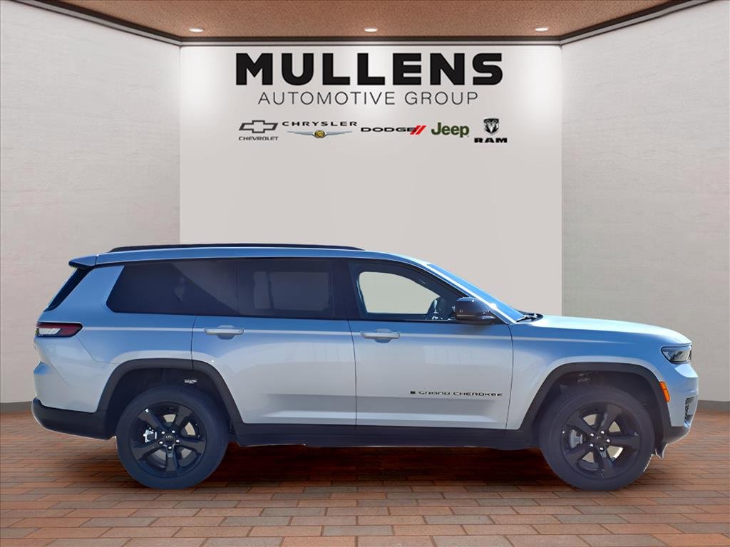 New 2025 Jeep Grand Cherokee L Laredo image 4