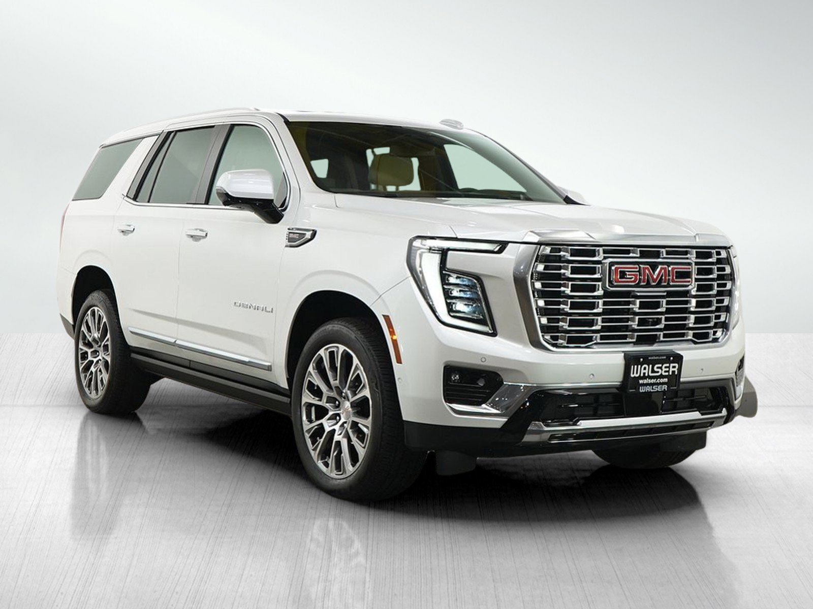 Used 2025 GMC Yukon Denali w/ Sun & Power Step Package AWD/4WD image 7