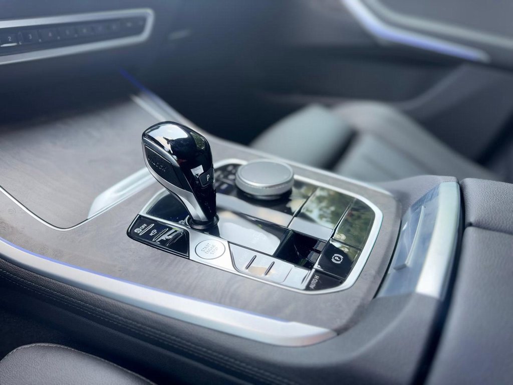 Used 2022 BMW X5 xDrive40i w/ Premium Package image 16