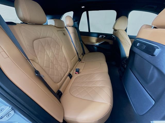 Used 2024 BMW X5 xDrive40i w/ M Sport Package AWD/4WD image 33