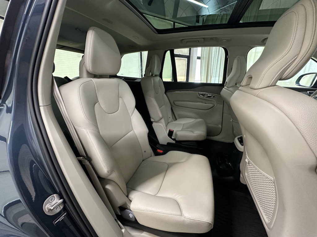 Used 2025 Volvo XC90 T8 Plus w/ Protection Package Premier AWD/4WD image 18