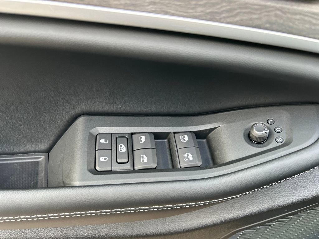 New 2025 Jeep Grand Cherokee L Limited w/ Black Appearance Package image 12