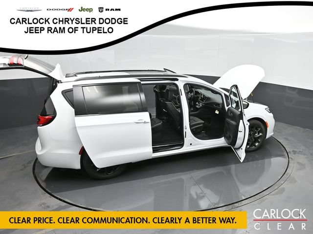 New 2026 Chrysler Pacifica Limited w/ Uconnect Theater Family Group FWD image 75