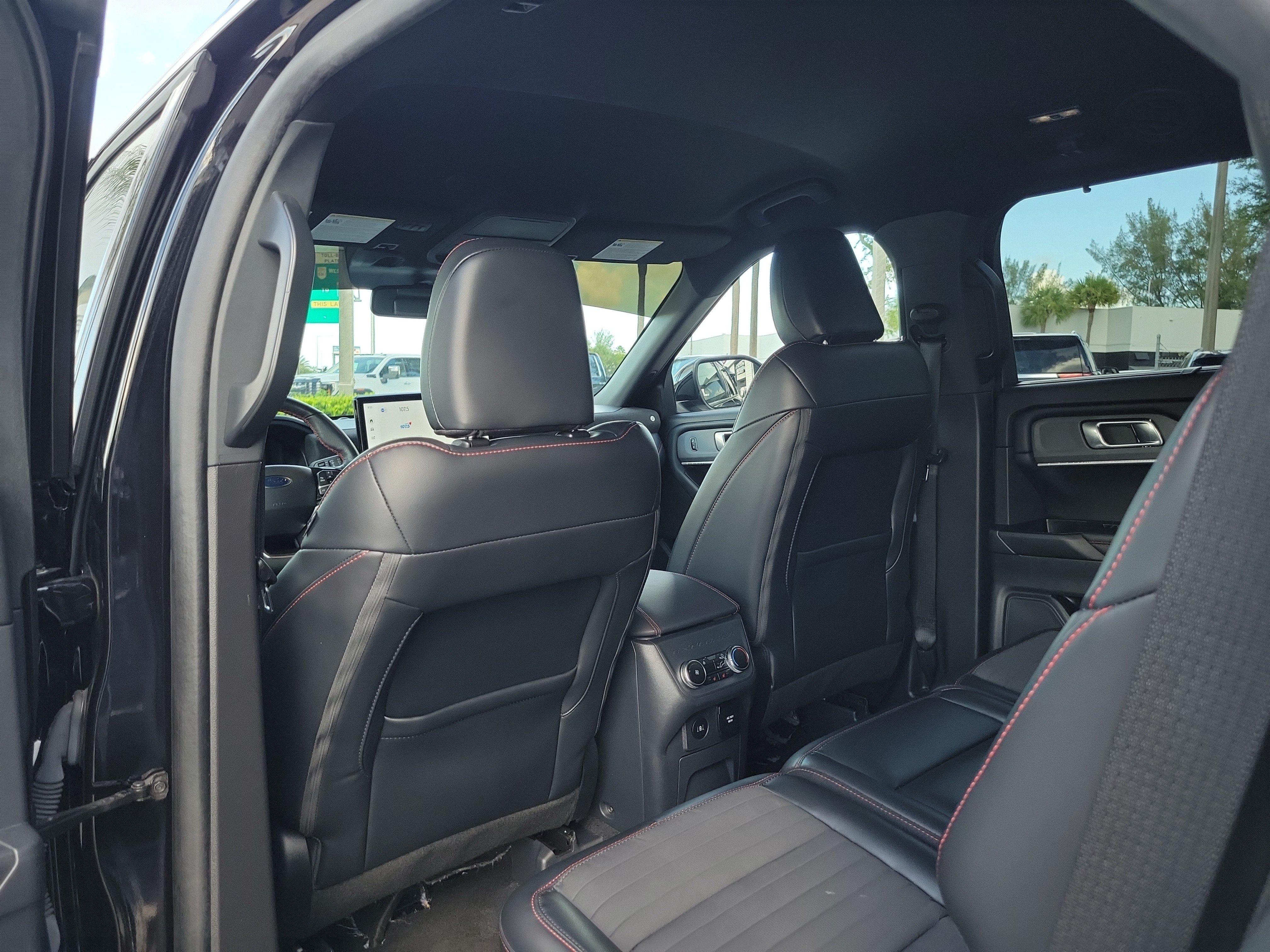 Used 2025 Ford Explorer ST-Line w/ Premium Package RWD image 14
