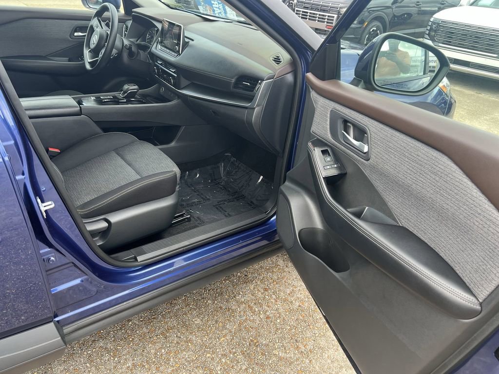 Used 2023 Nissan Rogue SV image 20