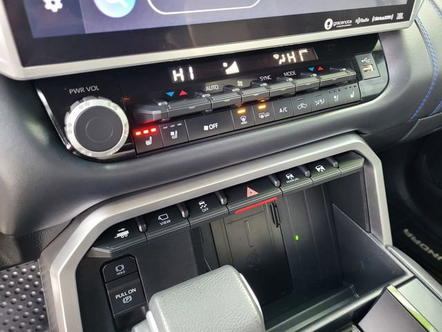 Used 2023 Toyota Tundra Platinum w/ Advanced Package image 17