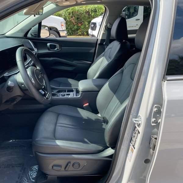 Used 2024 Kia Sorento S w/ Panoramic Sunroof Package AWD/4WD image 11