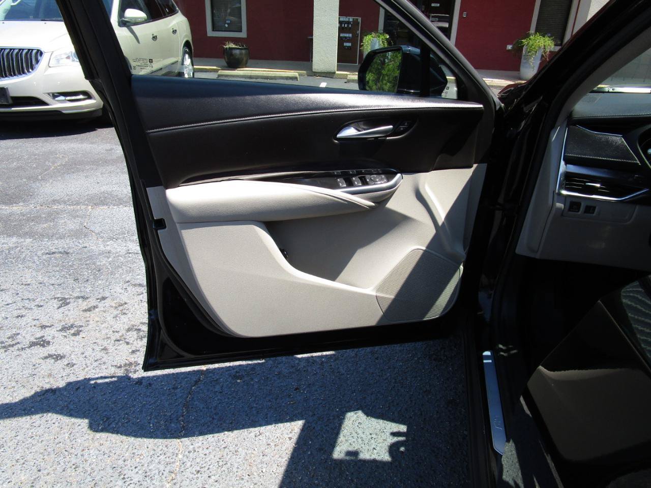 Used 2021 Cadillac XT4 Luxury w/ Cold Weather Package FWD image 13