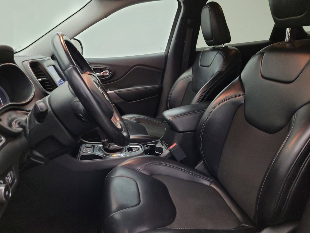 Used 2019 Jeep Cherokee Latitude Plus FWD image 17