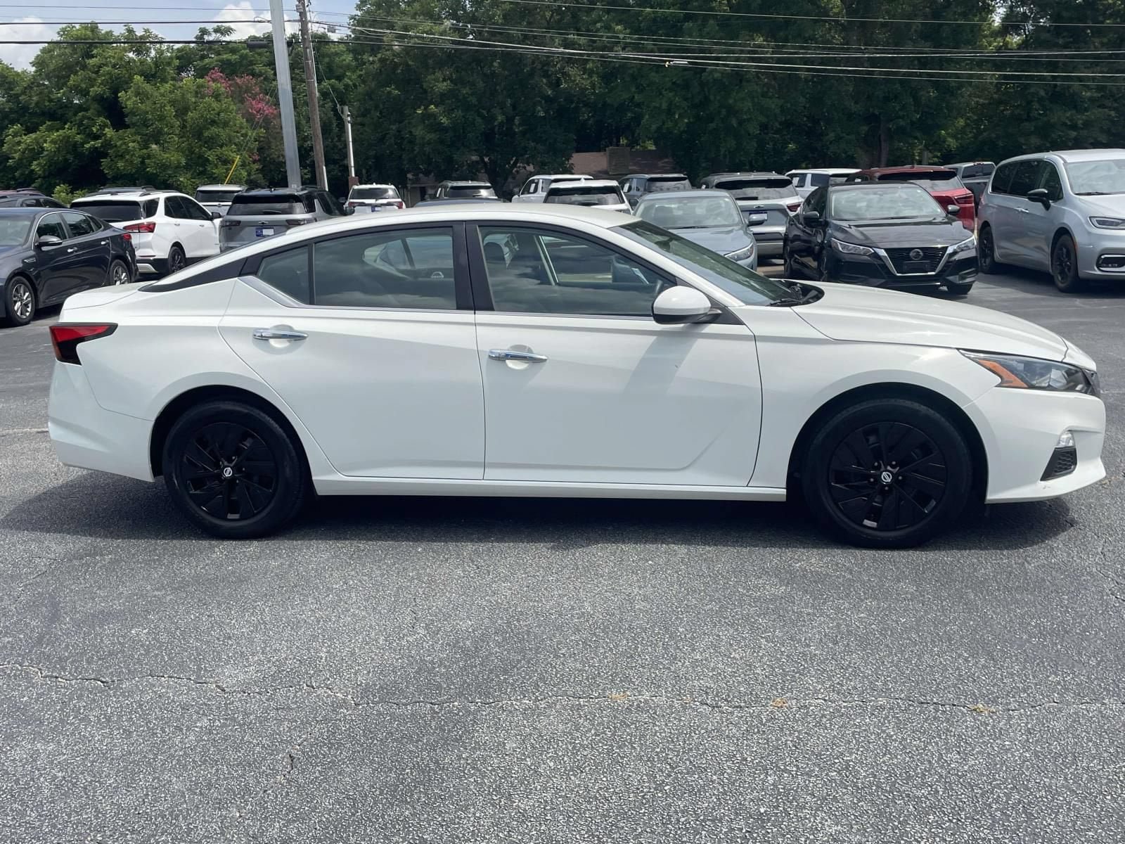 Used 2022 Nissan Altima 2.5 S FWD image 2