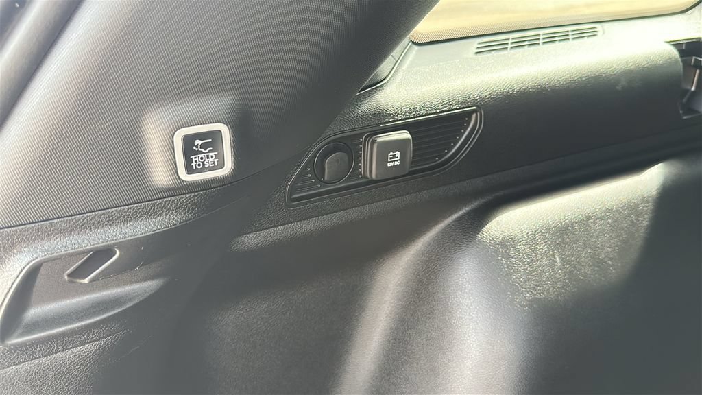 Used 2025 Jeep Grand Cherokee Altitude AWD/4WD image 29