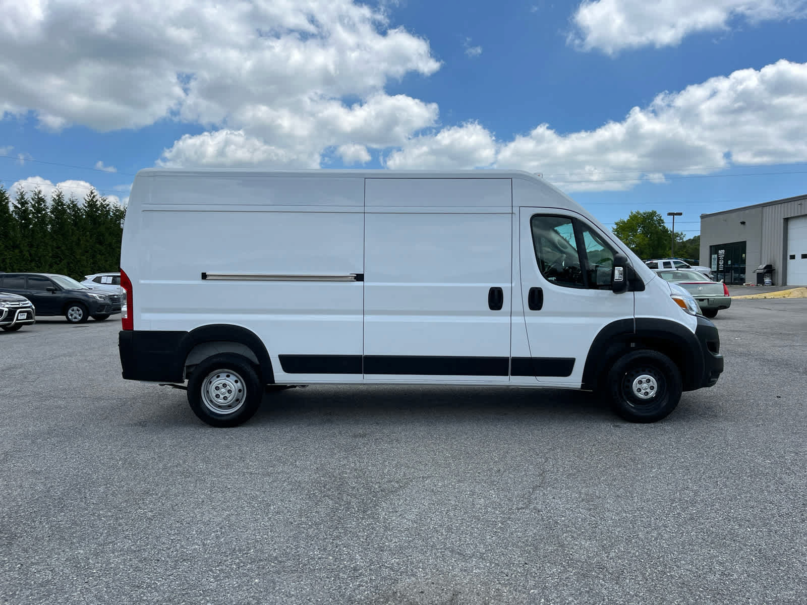Used 2023 RAM ProMaster 2500 FWD image 2