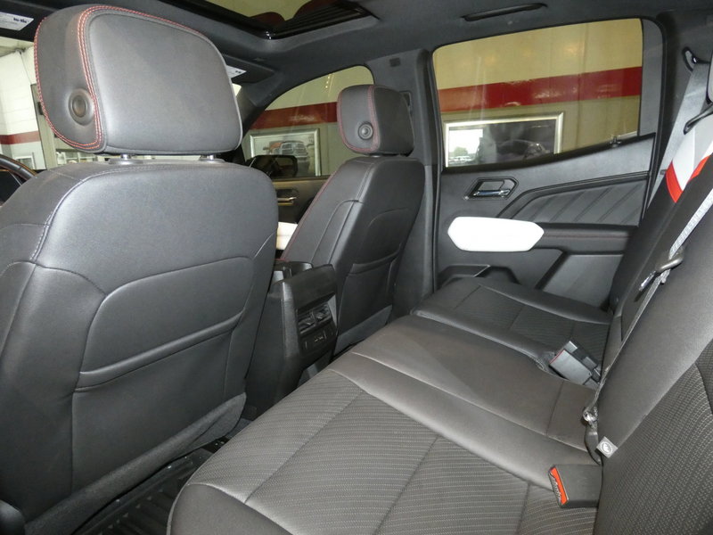 Used 2023 GMC Canyon AT4X image 25