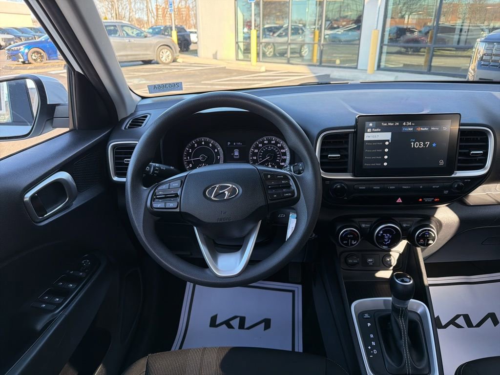Used 2020 Hyundai Venue SEL image 23